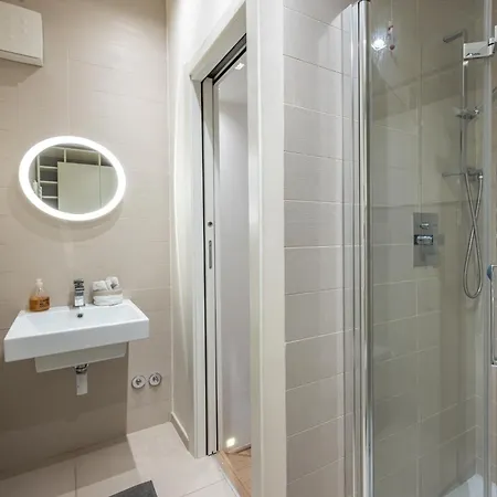 Quiet Designer Flat With Private Rooftop Terrace 公寓 *