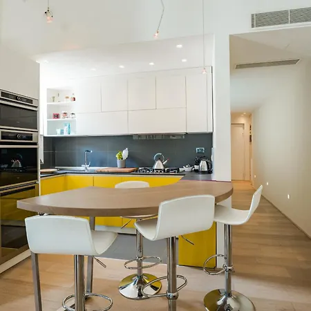 Quiet Designer Flat With Private Rooftop Terrace 公寓 *