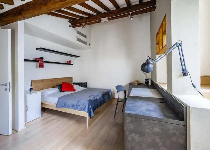Quiet Designer Flat With Private Rooftop Terrace