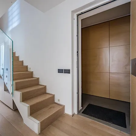 Quiet Designer Flat With Private Rooftop Terrace Apartment *