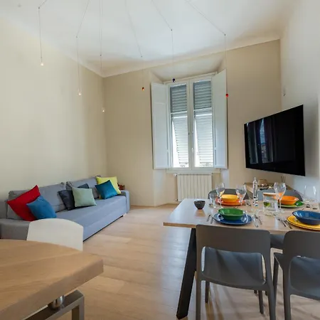 Plato's Sofa Apartment *
