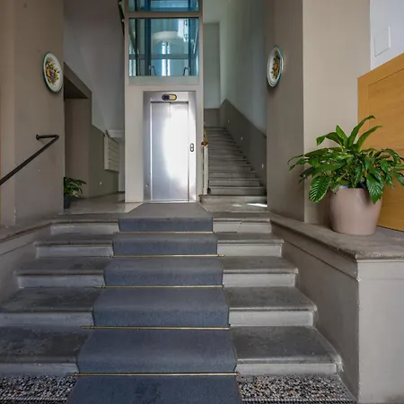 Quiet Designer Flat With Private Rooftop Terrace Φλωρεντία