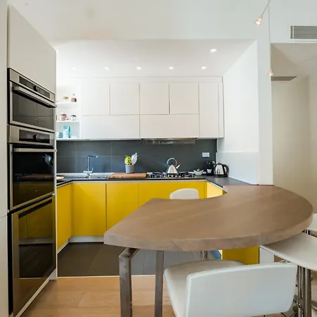 Quiet Designer Flat With Private Rooftop Terrace *