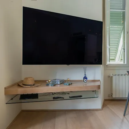 Quiet Designer Flat With Private Rooftop Terrace Φλωρεντία