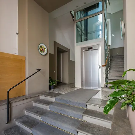 Quiet Designer Flat With Private Rooftop Terrace