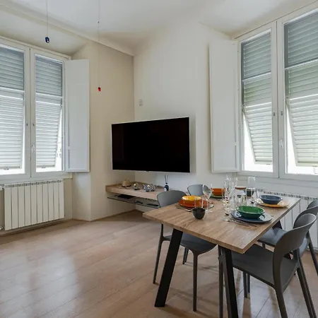 Quiet Designer Flat With Private Rooftop Terrace *