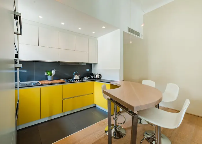 Quiet Designer Flat With Private Rooftop Terrace *