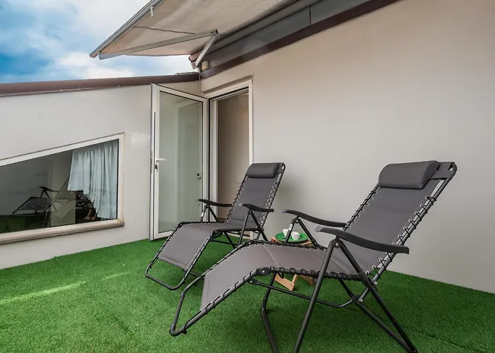 Quiet Designer Flat With Private Rooftop Terrace Apartament