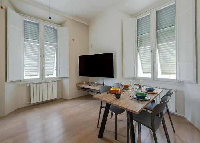 Quiet Designer Flat With Private Rooftop Terrace *