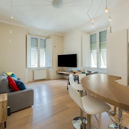 Quiet Designer Flat With Private Rooftop Terrace Appartamento