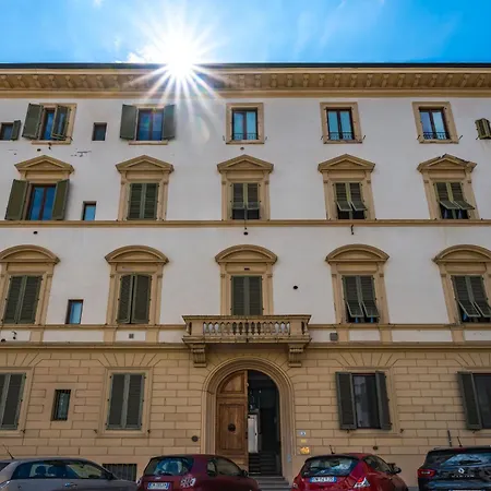 Quiet Designer Flat With Private Rooftop Terrace Appartamento