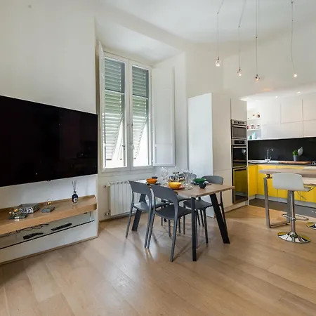 Quiet Designer Flat With Private Rooftop Terrace Appartamento