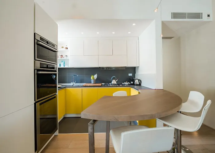 Quiet Designer Flat With Private Rooftop Terrace *
